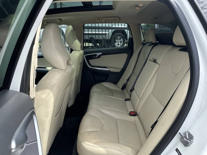 2016 Volvo XC60 T5 Drive-E Platinum