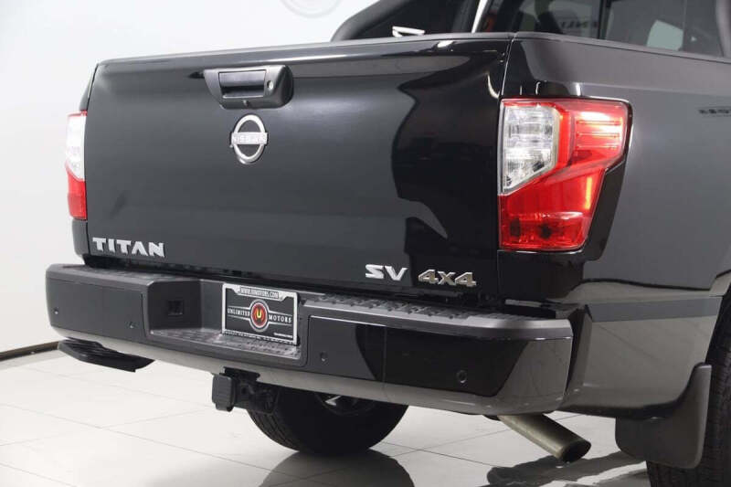 2023 Nissan Titan SV