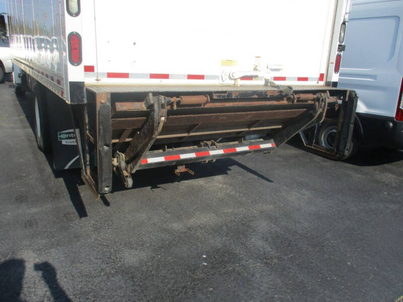 2018 Freightliner M2 106