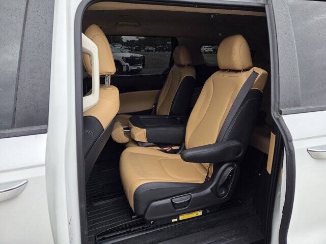 2024 Kia Carnival EX