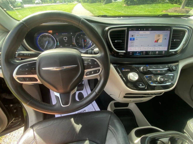 2022 Chrysler Pacifica Touring L
