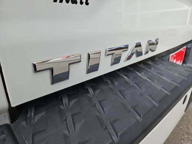 2017 Nissan Titan SV