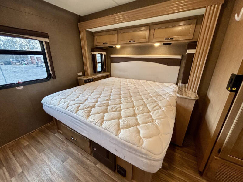2018 Thor Motor Coach Ace 29.4