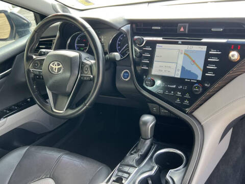 2019 Toyota Camry Hybrid XLE