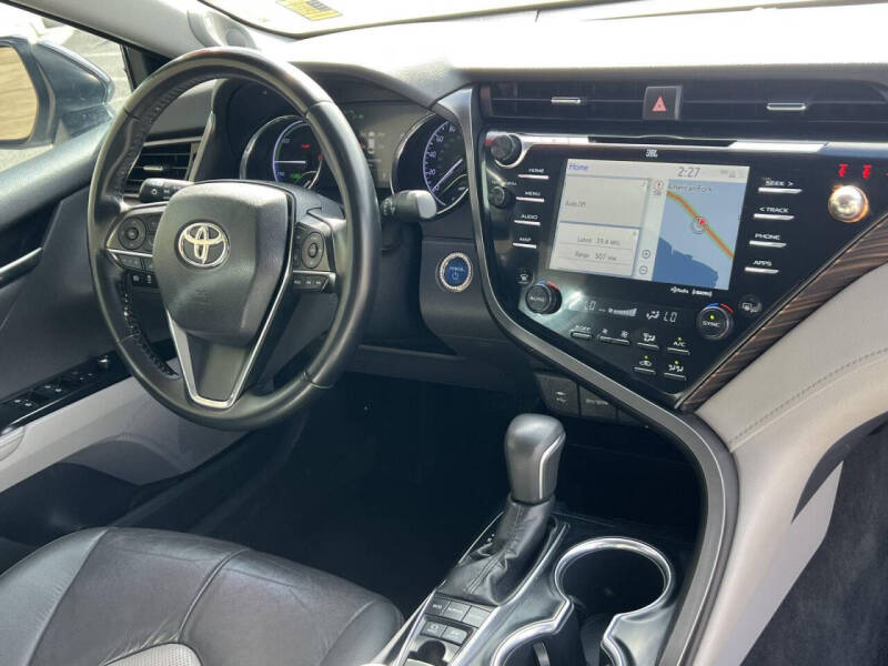 2019 Toyota Camry Hybrid XLE