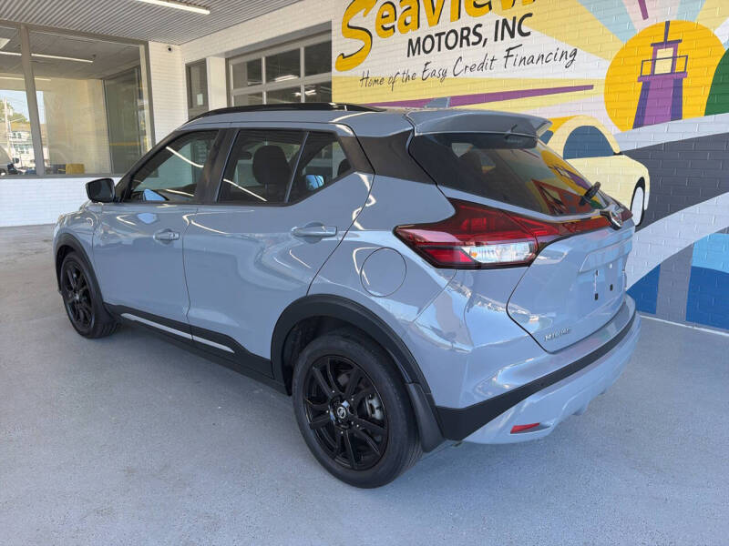 2021 Nissan Kicks SR