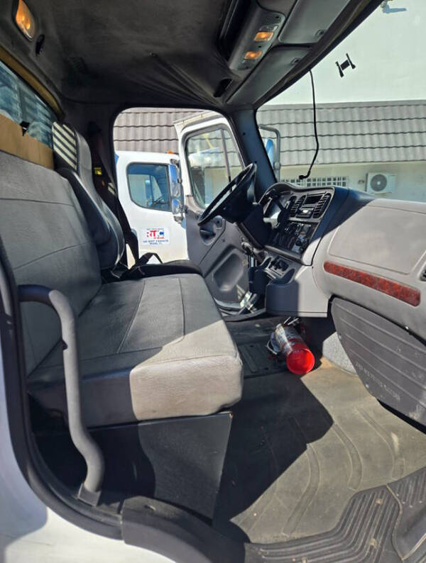 2014 Freightliner M2 106