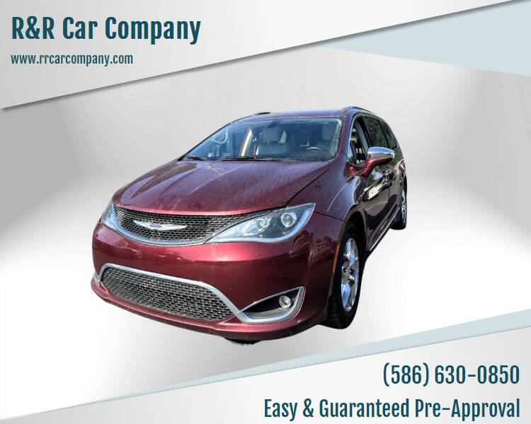 2017 Chrysler Pacifica Limited's photo