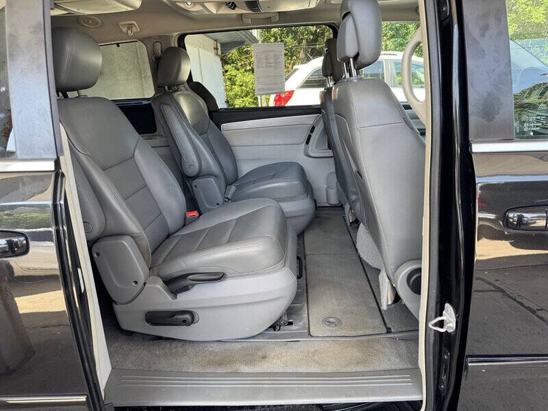 2012 Volkswagen Routan