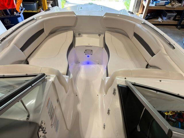 2018 Chaparral 244
