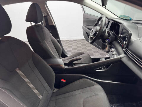 2021 Hyundai Elantra SE