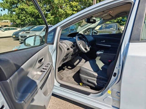 2013 Toyota Prius v Five