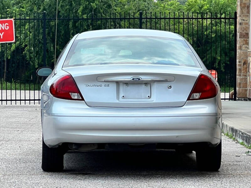 2003 Ford Taurus SE Standard photo 5