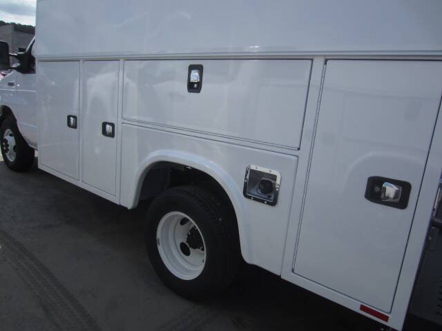 2025 Ford E-Series E-350 SD