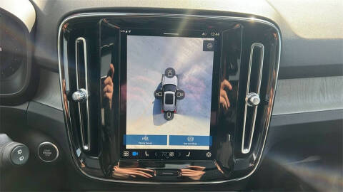 2025 Volvo XC40 B5 Plus Bright Theme