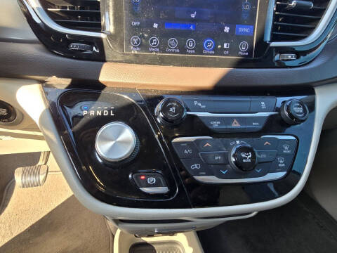 2017 Chrysler Pacifica Touring-L