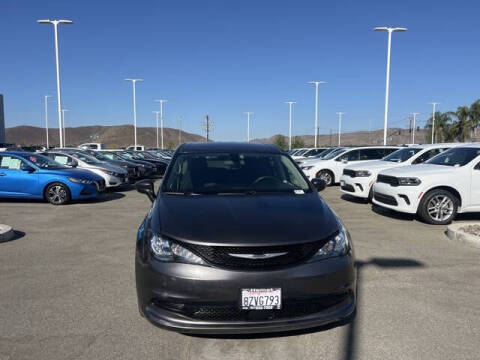 2022 Chrysler Voyager LX