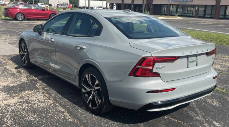 2024 Volvo S60 B5 Core Dark Theme