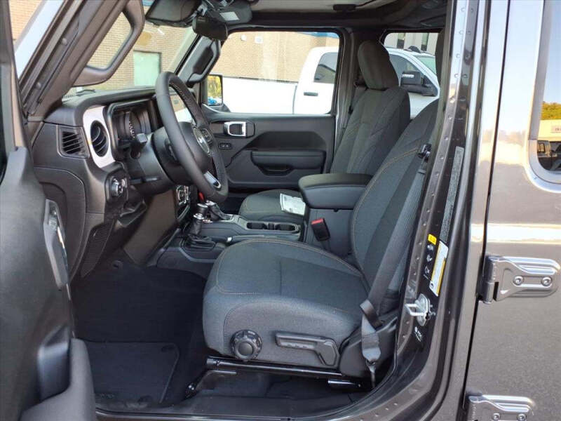 2025 Jeep Gladiator Sport S