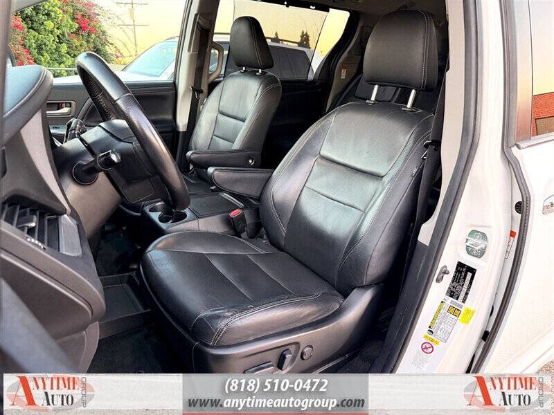 2018 Toyota Sienna SE 8-Passenger