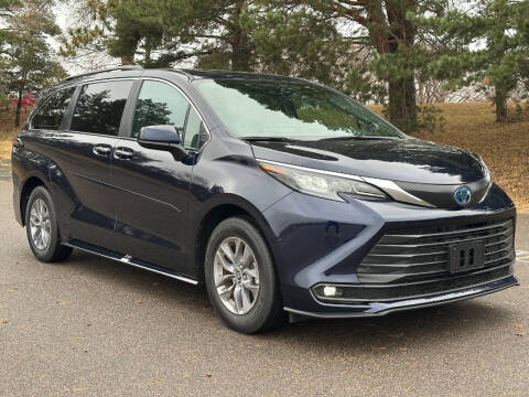 2025 Toyota Sienna XLE 7-Passenger