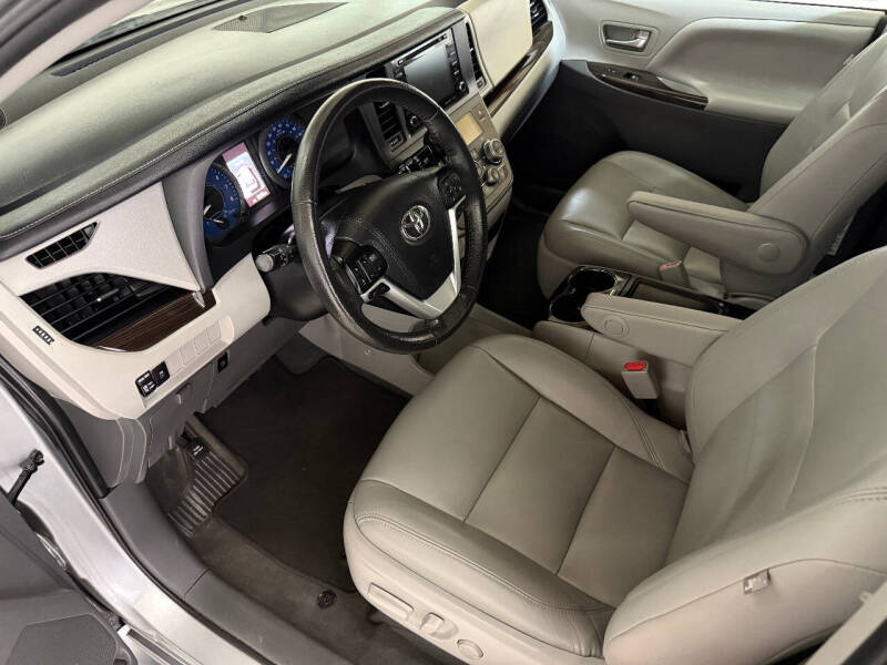 2020 Toyota Sienna XLE Premium 8-Passenger