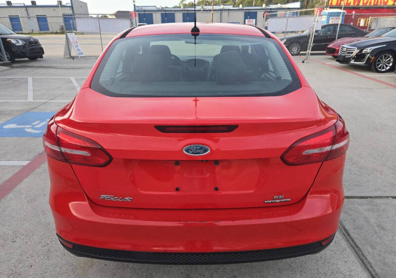 2015 Ford Focus SE photo 13