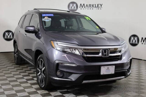 2019 Honda Pilot Touring w/Rear Captain's Chairs