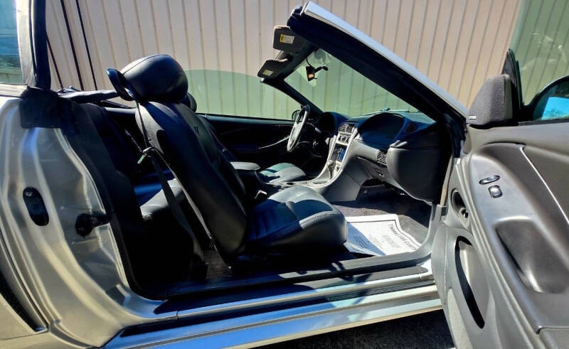2004 Ford Mustang GT Deluxe