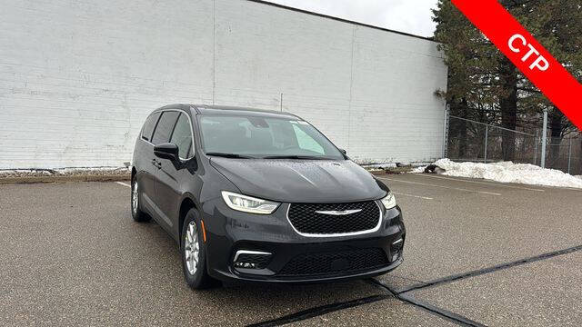 2026 Chrysler Pacifica Select