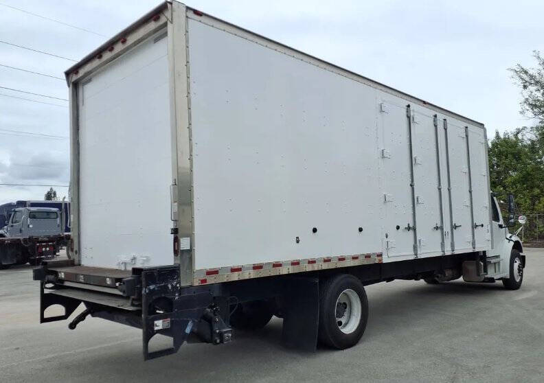 2018 Freightliner M2 106