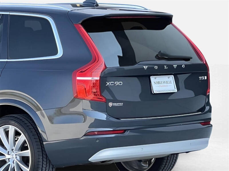 2022 Volvo XC90 T5 Momentum