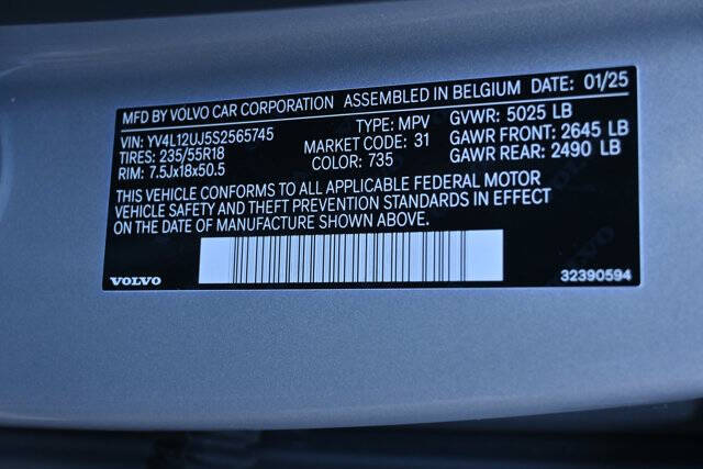 2025 Volvo XC40 B5 Core Bright Theme