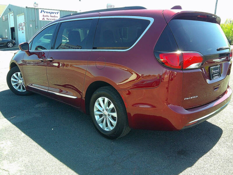 2017 Chrysler Pacifica Touring-L