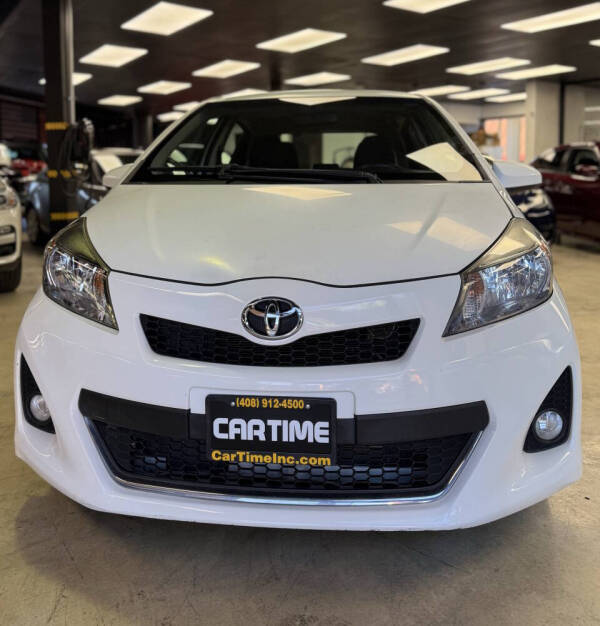 2012 Toyota Yaris 5-Door SE