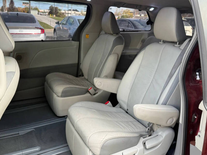 2013 Toyota Sienna Limited 7-Passenger