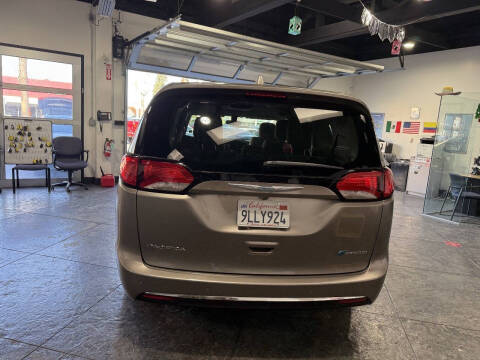 2018 Chrysler Pacifica Hybrid Touring Plus