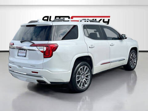 2023 GMC Acadia Denali