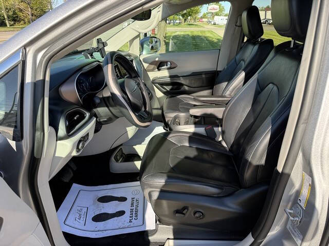 2017 Chrysler Pacifica Touring-L