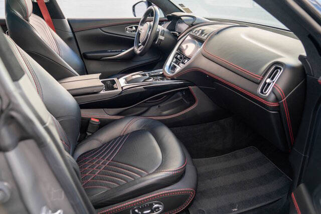 2021 Aston Martin DBX 31