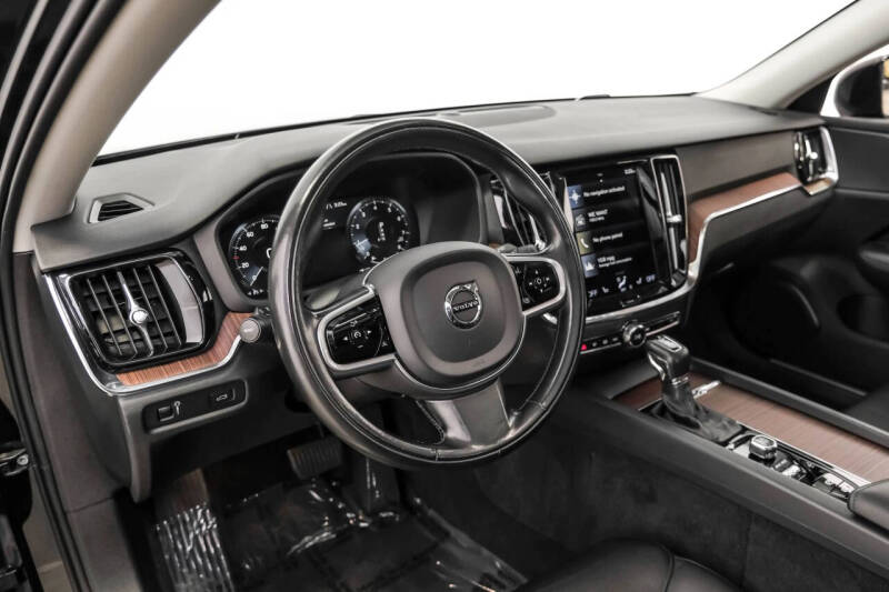 2021 Volvo V60 T5 Momentum