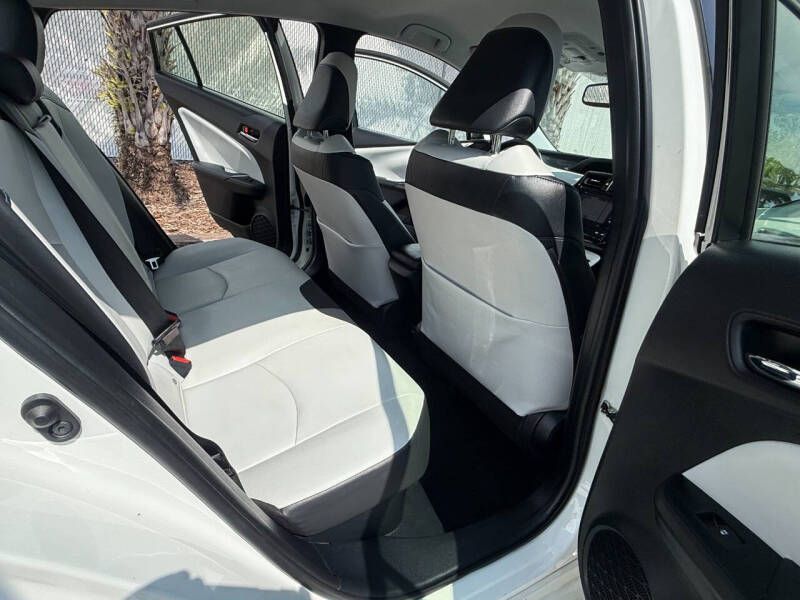 2017 Toyota Prius Four Touring