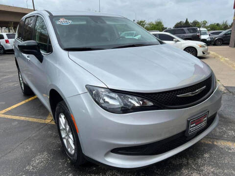 2024 Chrysler Voyager LX