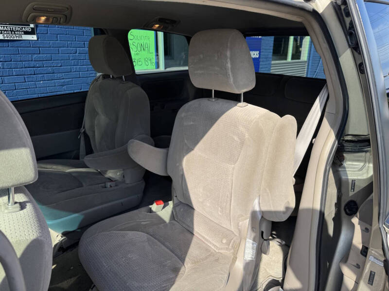 2009 Toyota Sienna LE 7-Passenger
