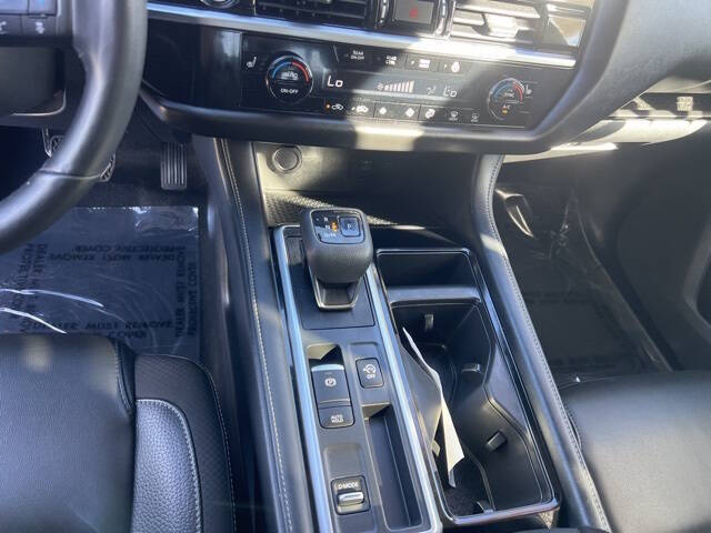 2022 Nissan Pathfinder SL