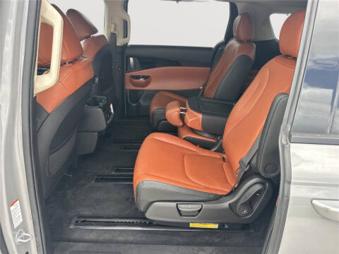 2023 Kia Carnival SX