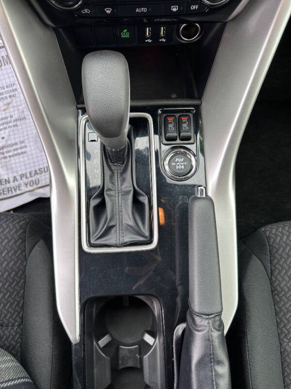 2022 Mitsubishi Eclipse Cross LE