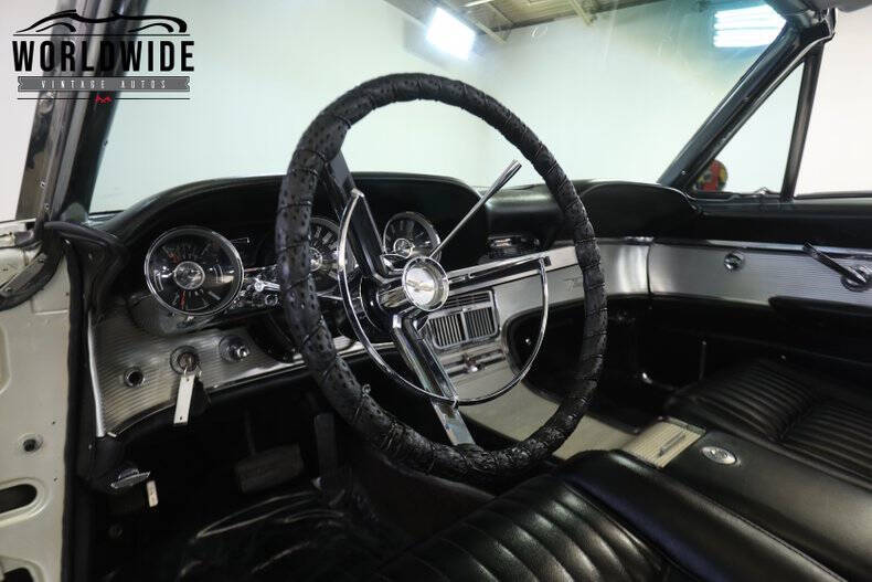 1962 Ford Thunderbird