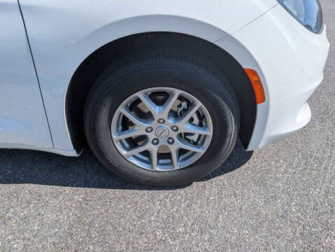 2026 Chrysler Voyager LX