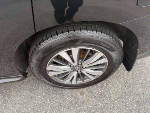 2017 Nissan Pathfinder SV